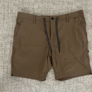 686 men’s everywhere shorts size 36